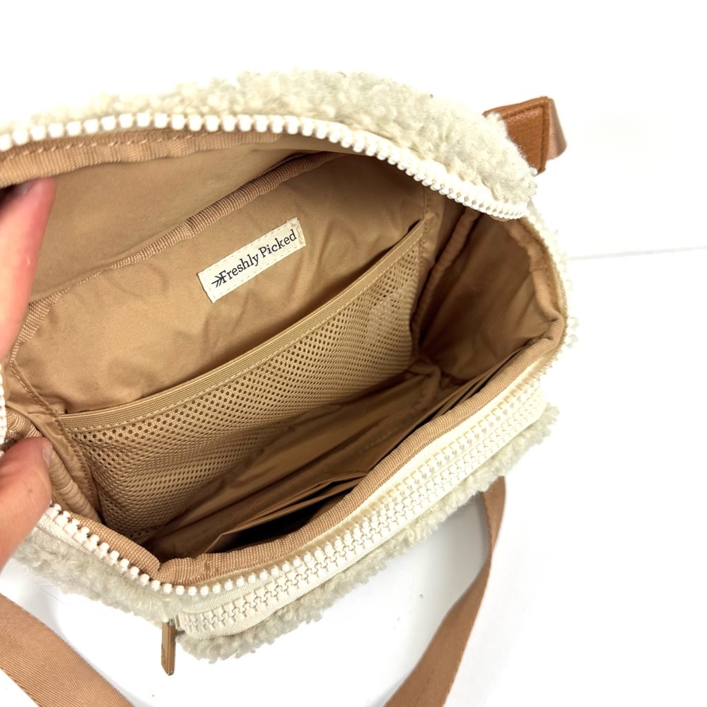 Freshly Picked Cream Tan Sherpa Fleece Crossbody Bag Medium Fanny Pack Purse NEW - Picture 5 of 8